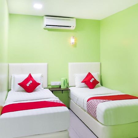 Oyo 89665 Royale City Hotel Sepang Exterior foto