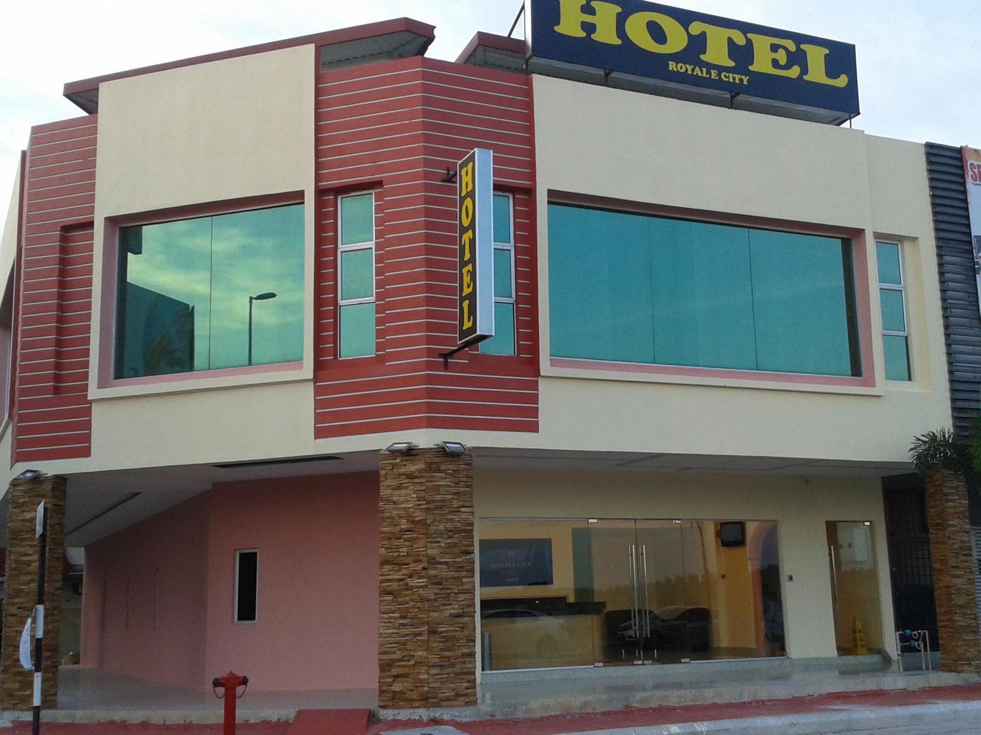 Oyo 89665 Royale City Hotel Sepang Exterior foto
