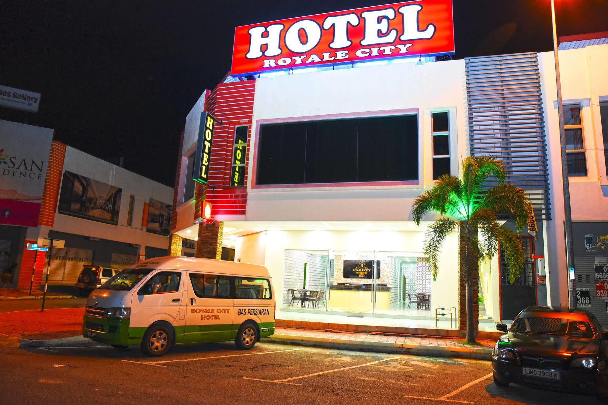 Oyo 89665 Royale City Hotel Sepang Exterior foto