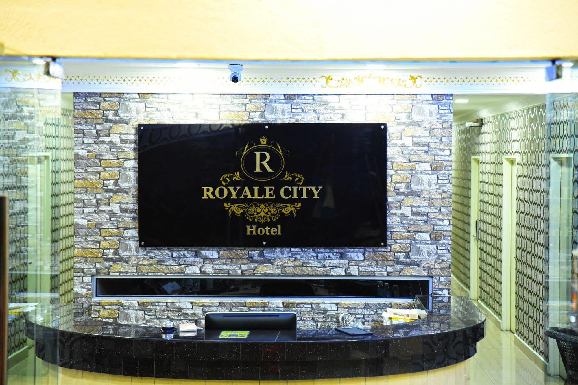 Oyo 89665 Royale City Hotel Sepang Exterior foto