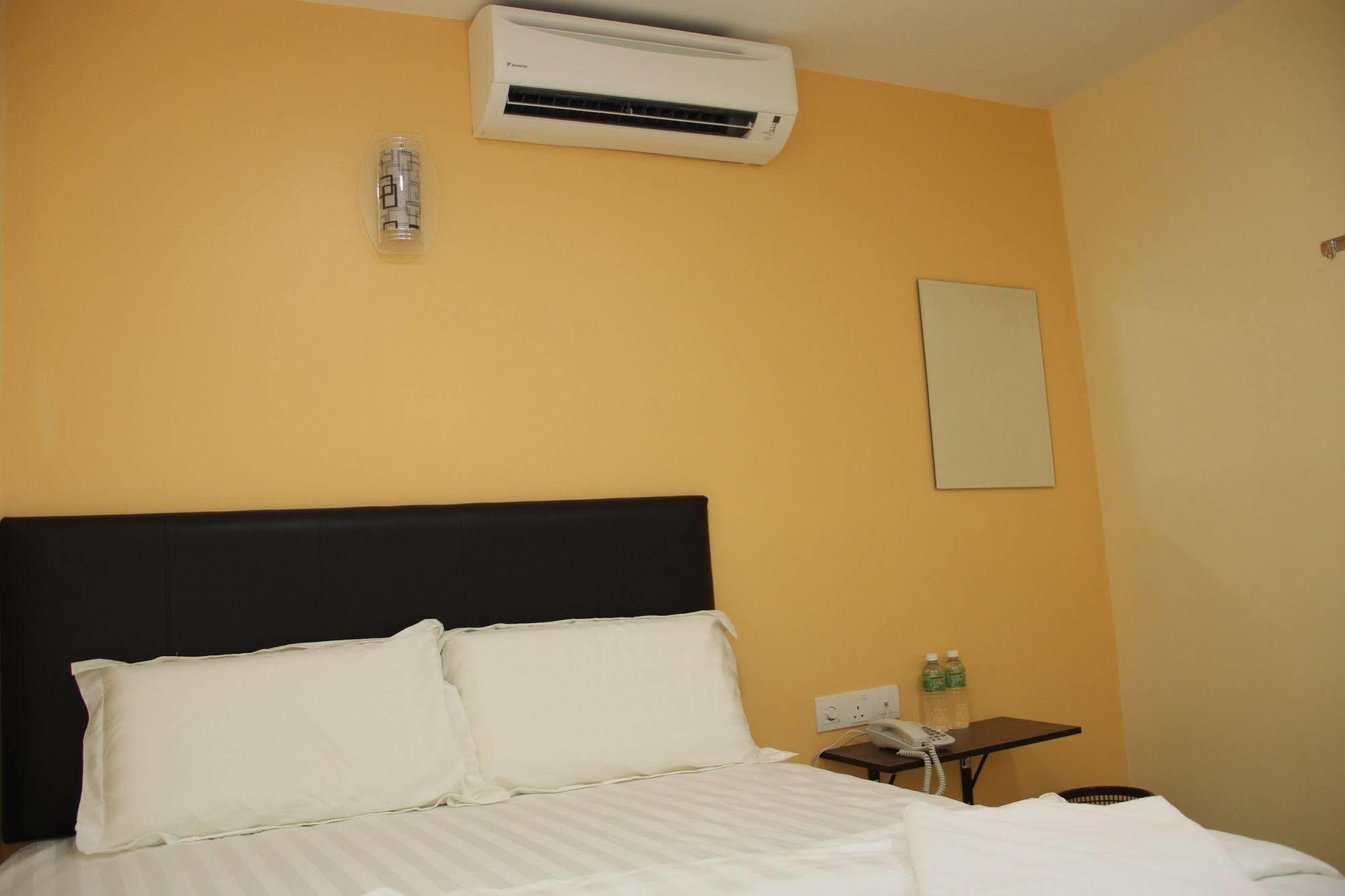 Oyo 89665 Royale City Hotel Sepang Exterior foto