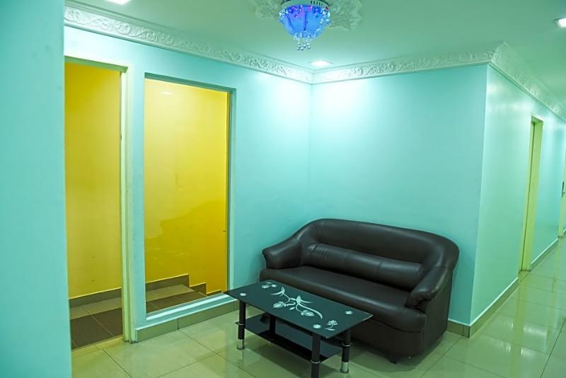 Oyo 89665 Royale City Hotel Sepang Exterior foto