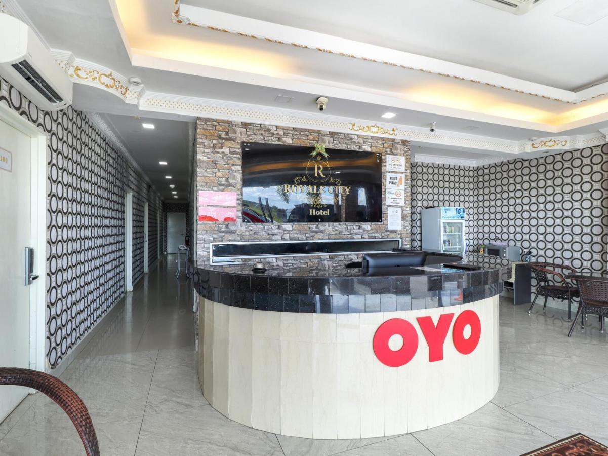 Oyo 89665 Royale City Hotel Sepang Exterior foto