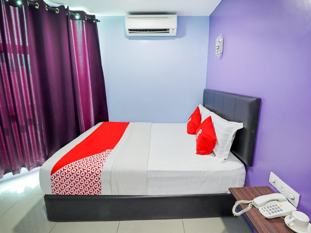Oyo 89665 Royale City Hotel Sepang Exterior foto