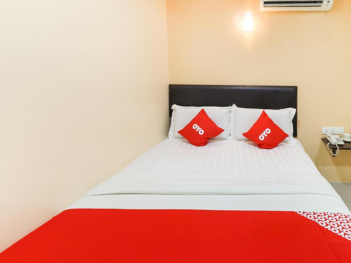 Oyo 89665 Royale City Hotel Sepang Exterior foto