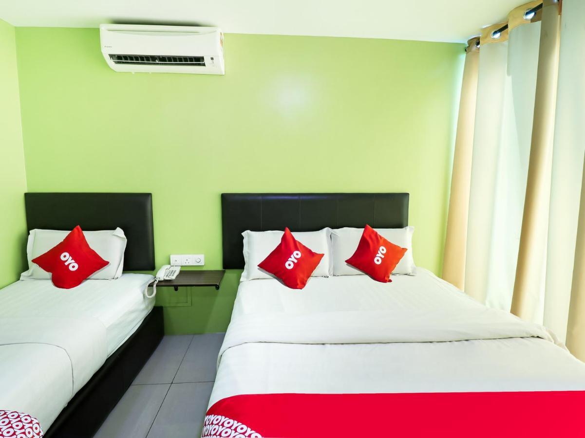 Oyo 89665 Royale City Hotel Sepang Exterior foto