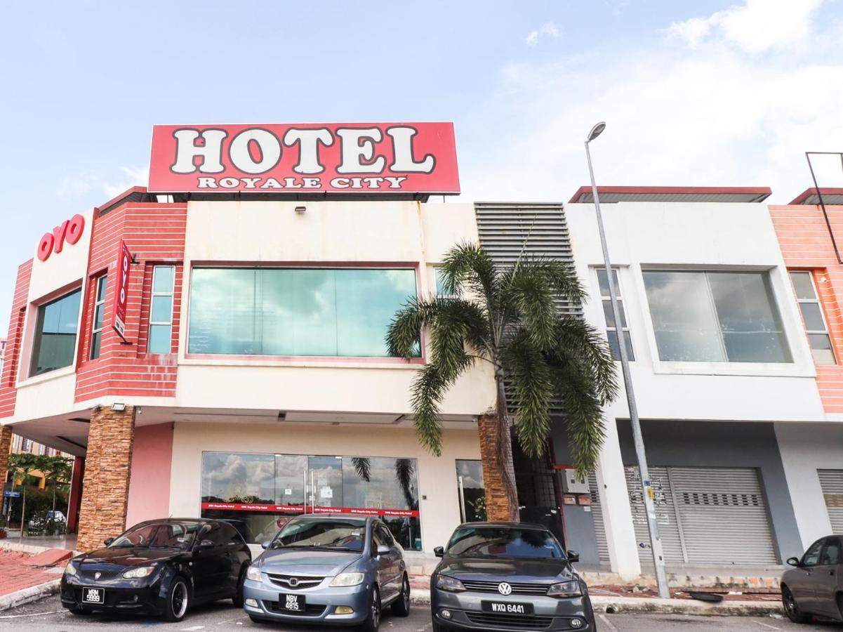 Oyo 89665 Royale City Hotel Sepang Exterior foto